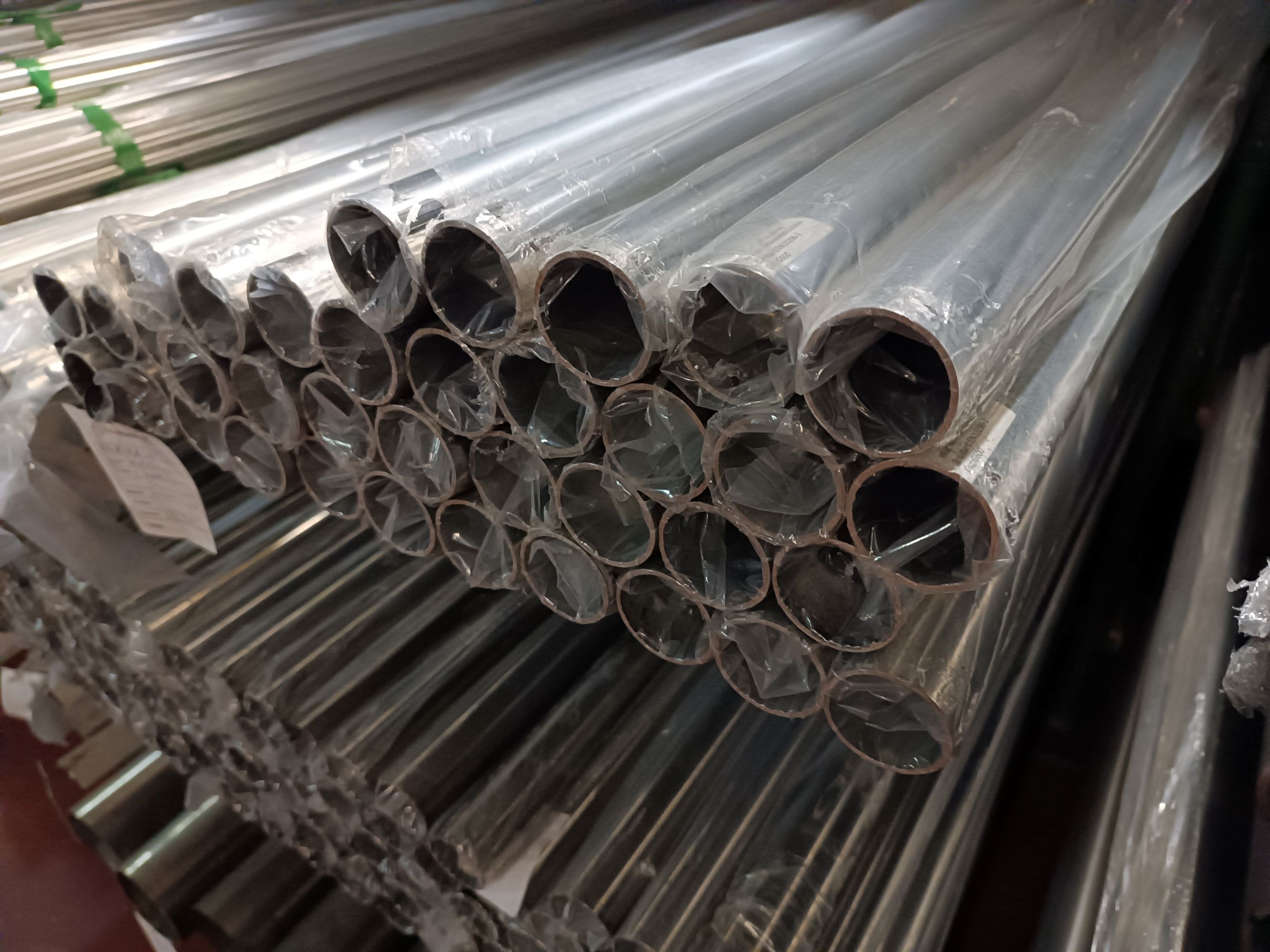 rúra nerezová zváraná  42,4x2,0 mm, L 6000 mm, akosť 1.4301/304, povrch brúsená K320,  EN 10217-7