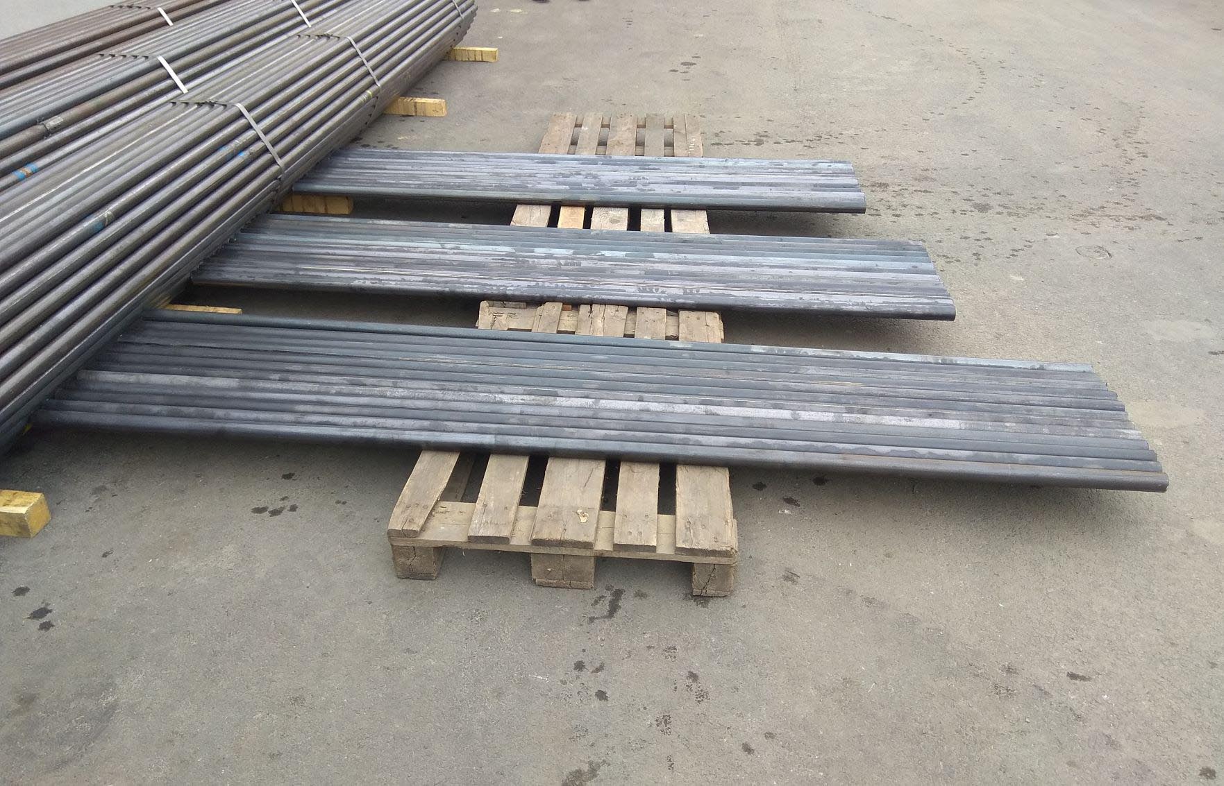 Plotový stĺpik oceľový, rozmer 40,0x1,5 mm, v dĺžke 2,8 m, S235JR