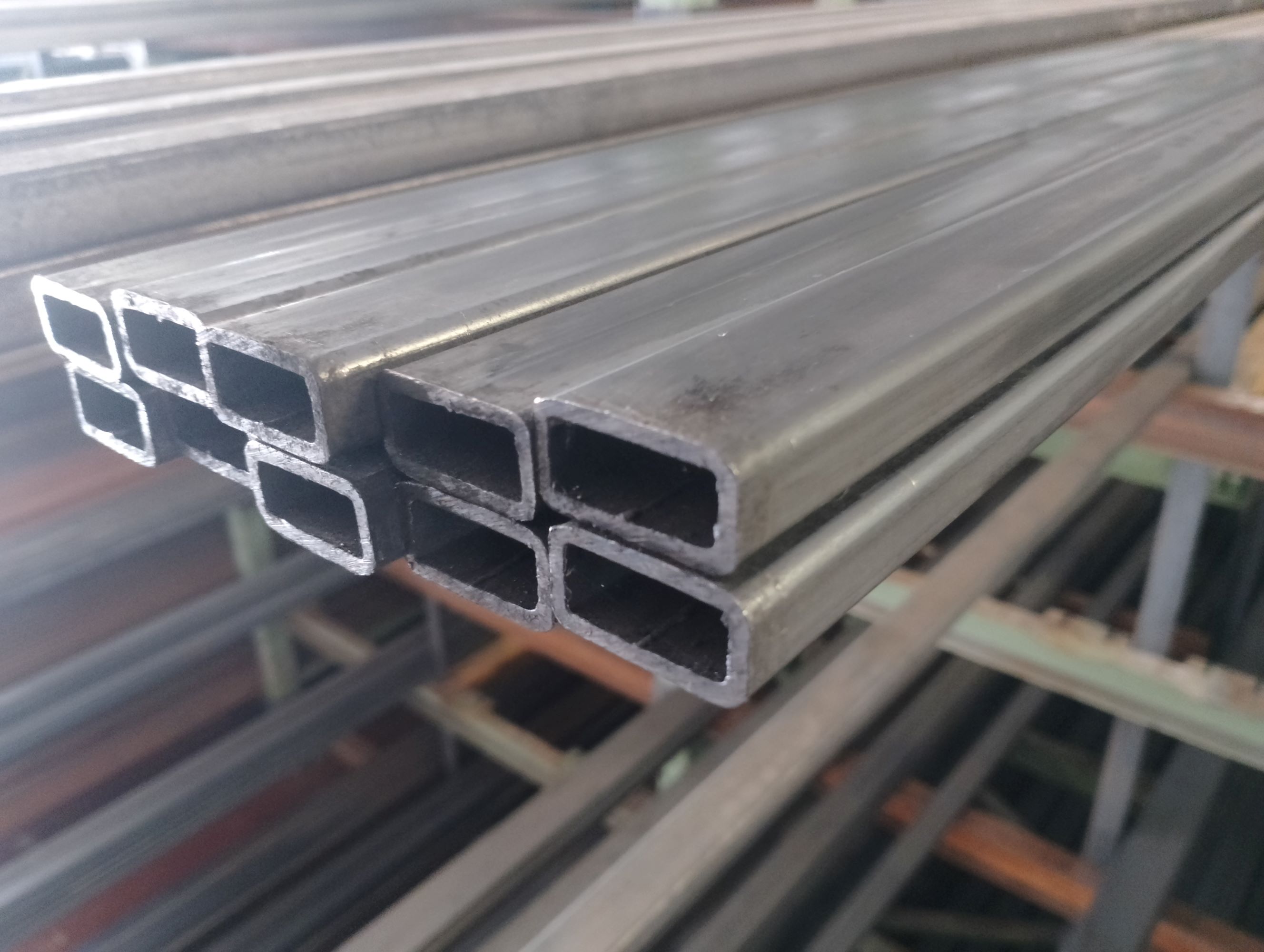 jakel profil uzavretý 30x15x2 mm, L6000 mm, S235JR