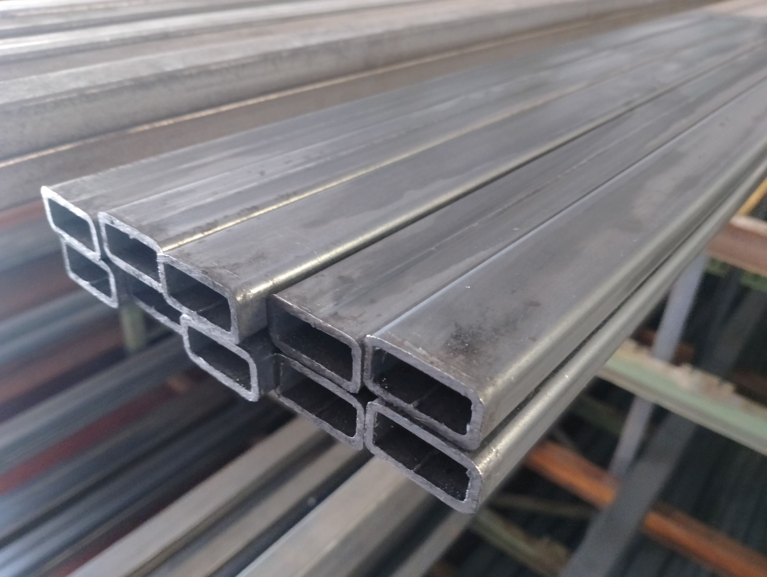 jakel profil uzavretý 40x20x2 mm, L6000 mm, S235JR