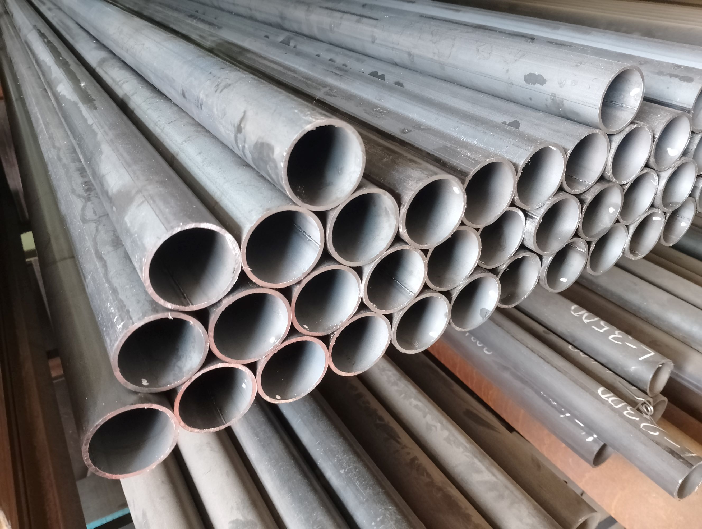 rúra čierna zváraná, konštrukčná 48,3x2,5 mm, dĺžka 6000 mm