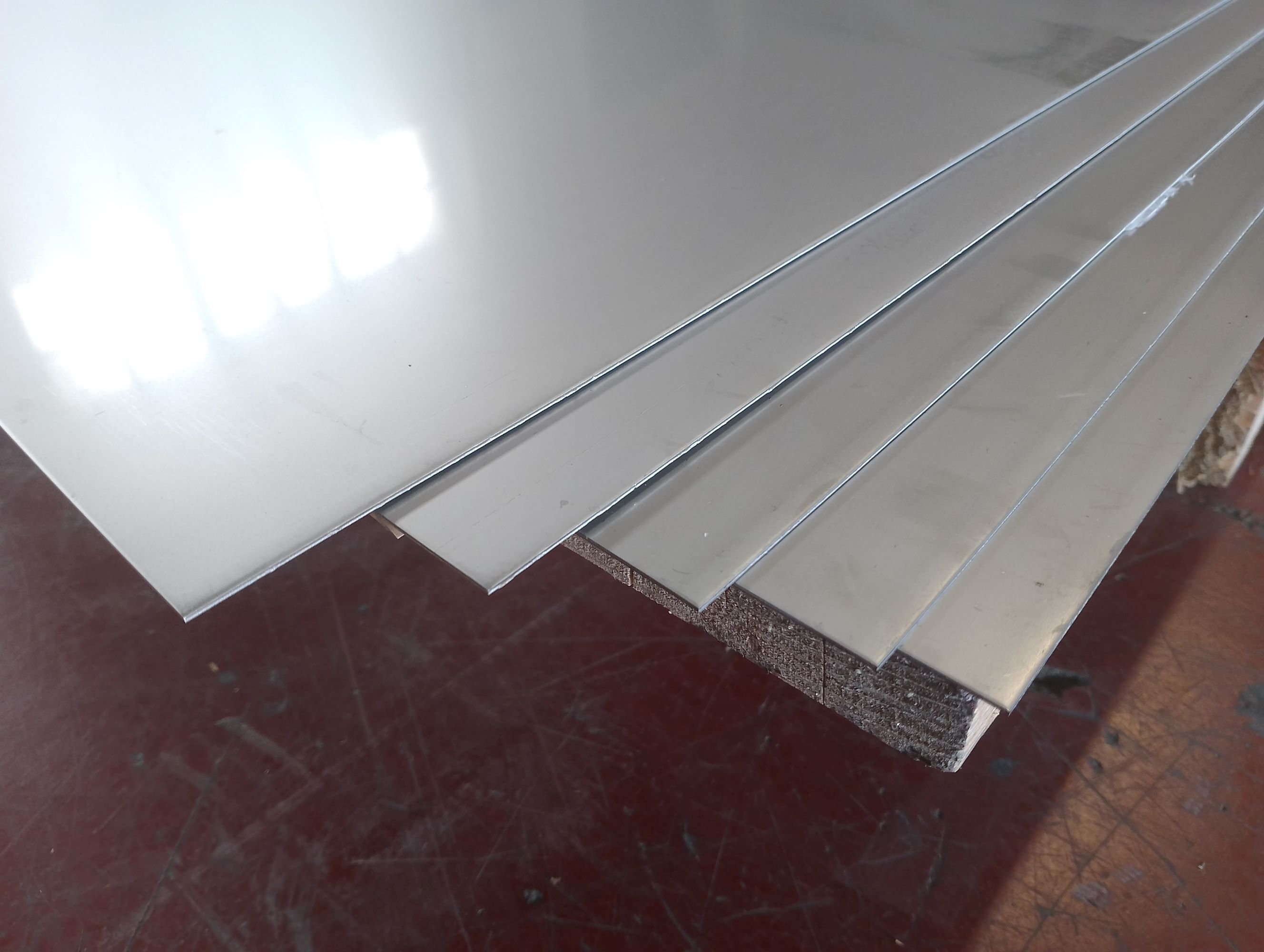 nerezový plech 1,5x1000x2000 mm, akosť 1.4301/304, 2B