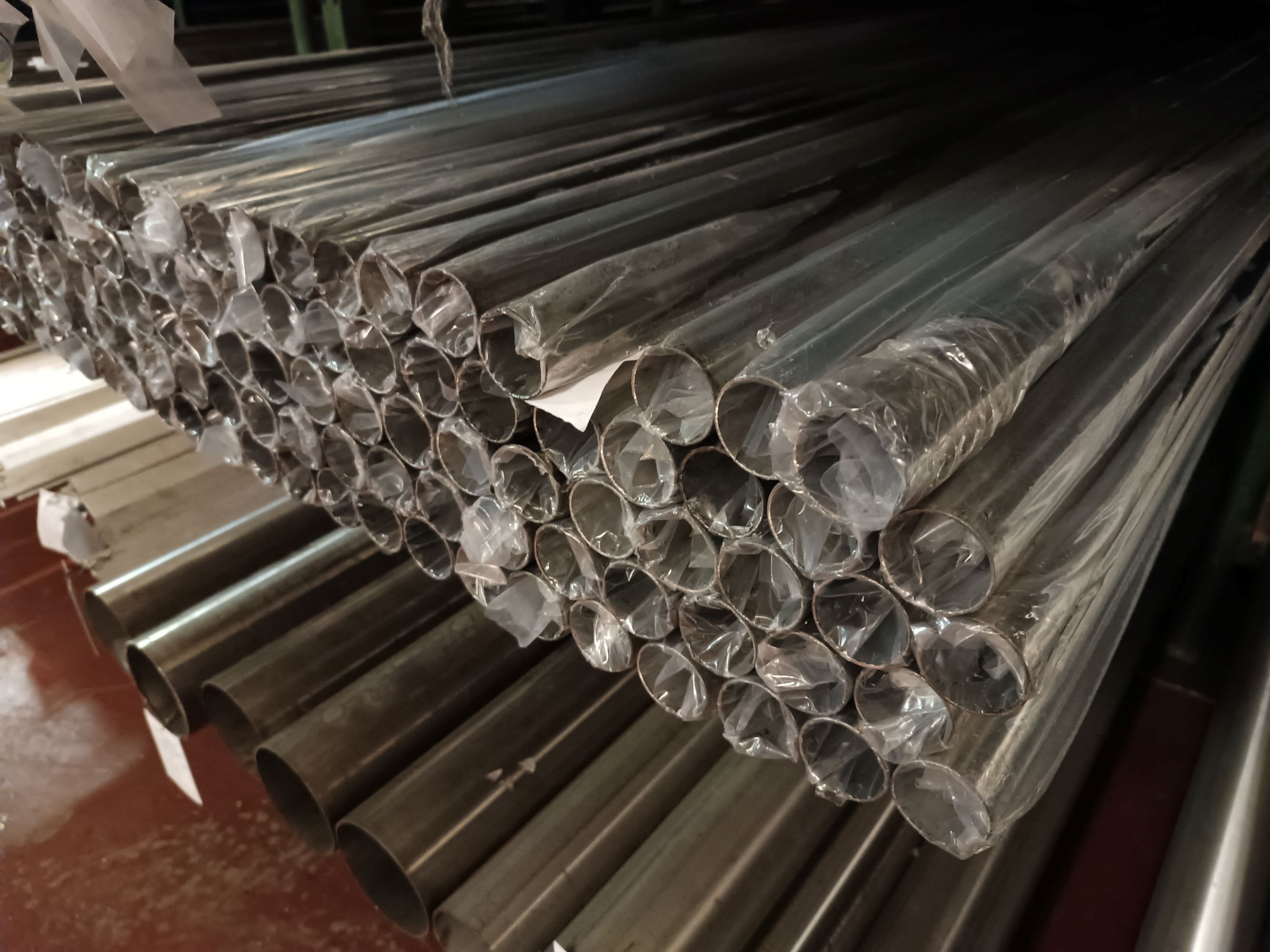 rúra nerezová zváraná 16,0x1,5 mm, L 6000 mm, akosť 1.4301/304, povrch brúsená K320,  EN 10217-7