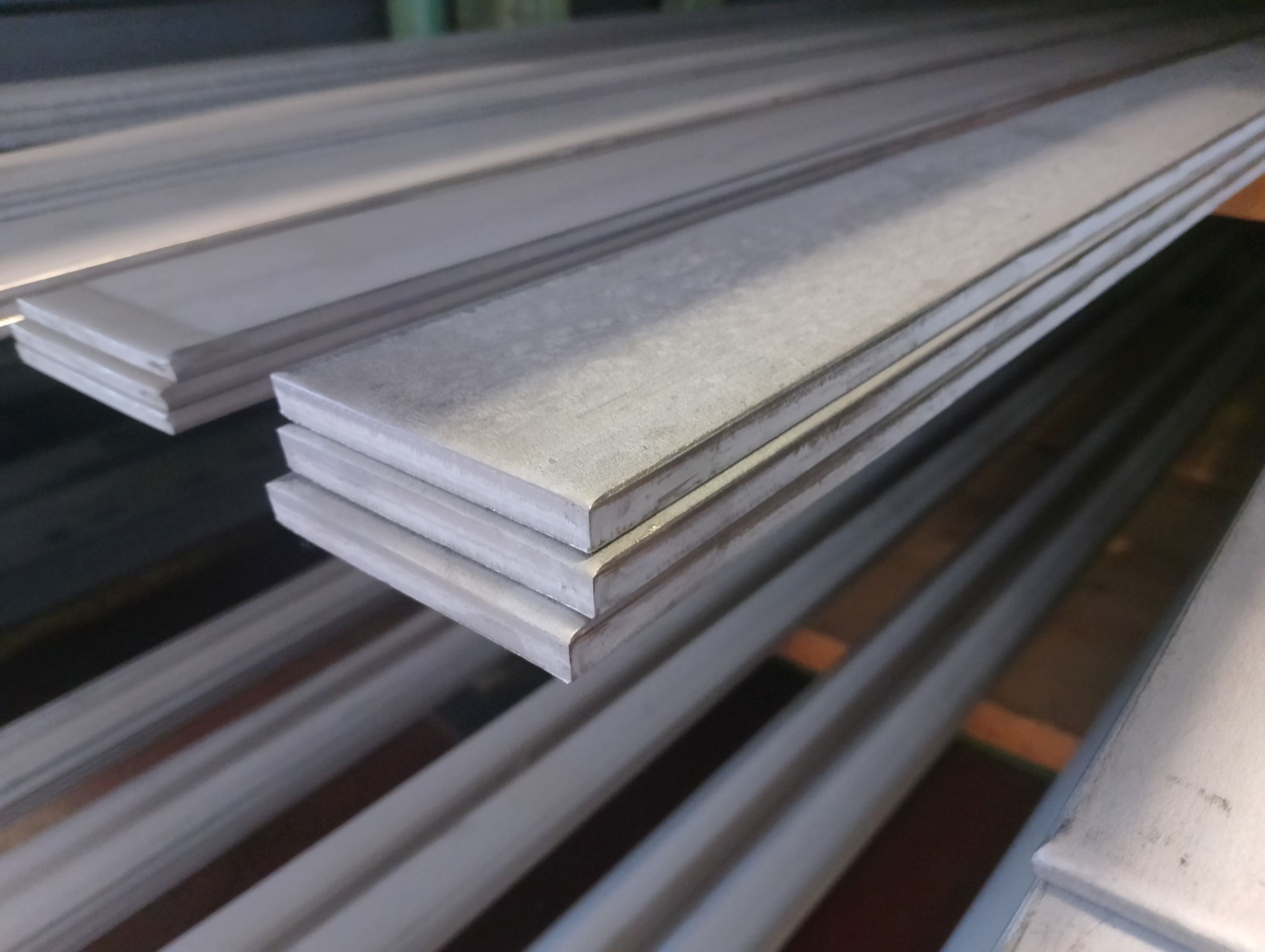 nerezová tyč plochá 60x8 mm, strihaná, akosť 1.4301