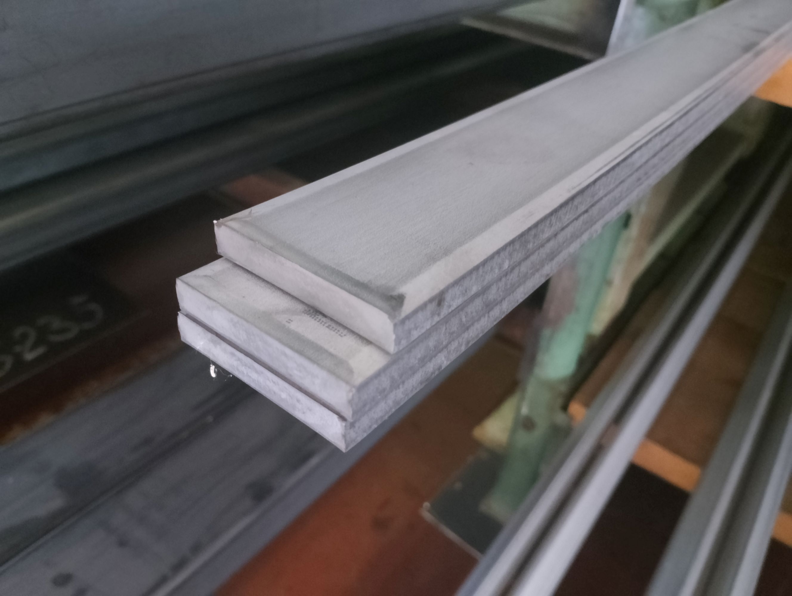 nerezová tyč plochá 60x10 mm, strihaná, akosť 1.4301