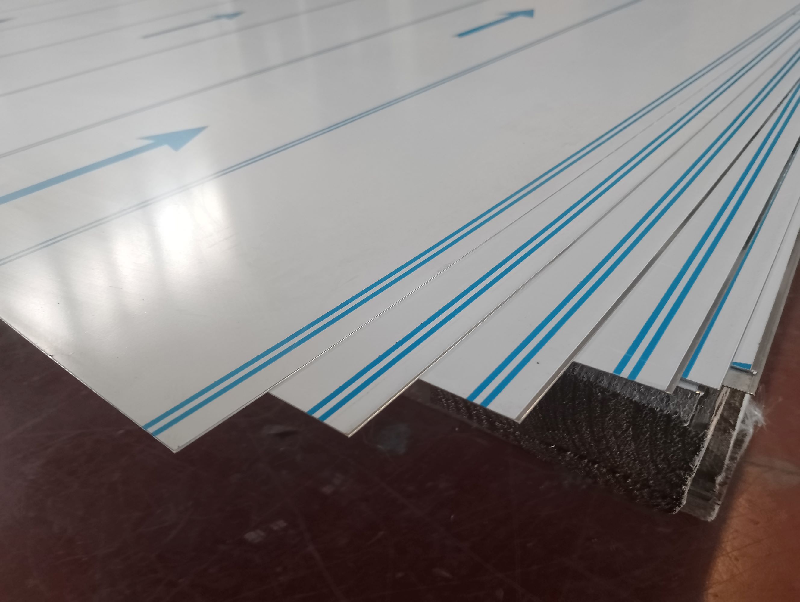 nerezový plech 0,5x1000x2000 mm, akosť 1.4016/430, 2R - leštený + PVC fólia