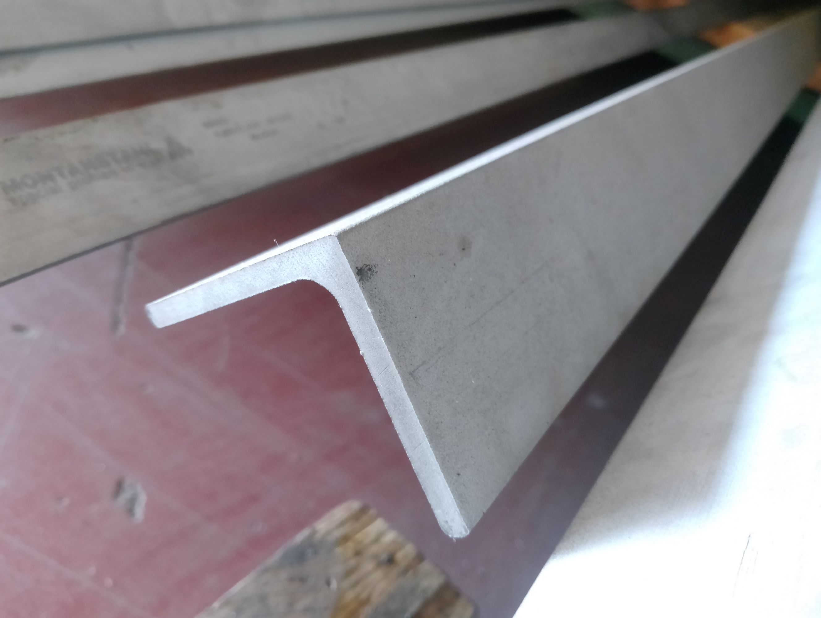 nerezový L-profil 60x60x6 mm, valcovaný, akosť 1.4301