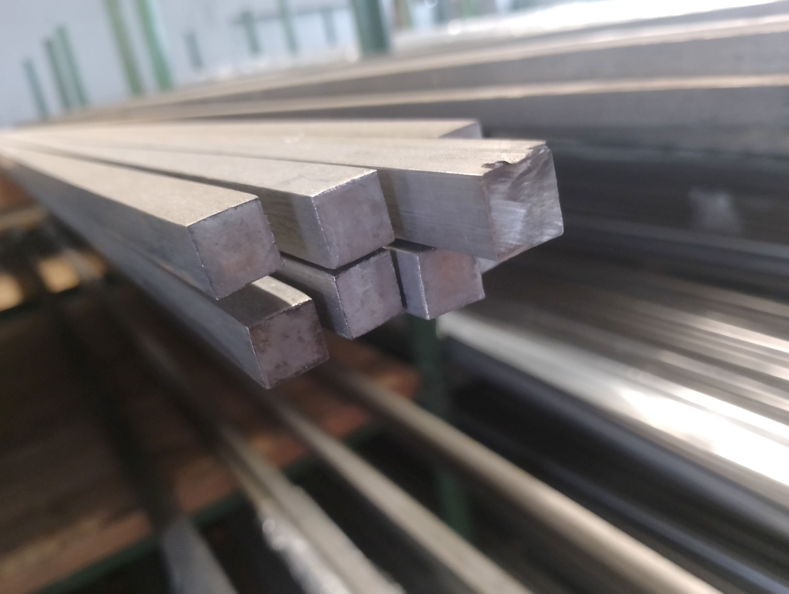 nerezová tyč šrtvorhranná 12x12 mm, ťahaná h11, akosť 1.4301