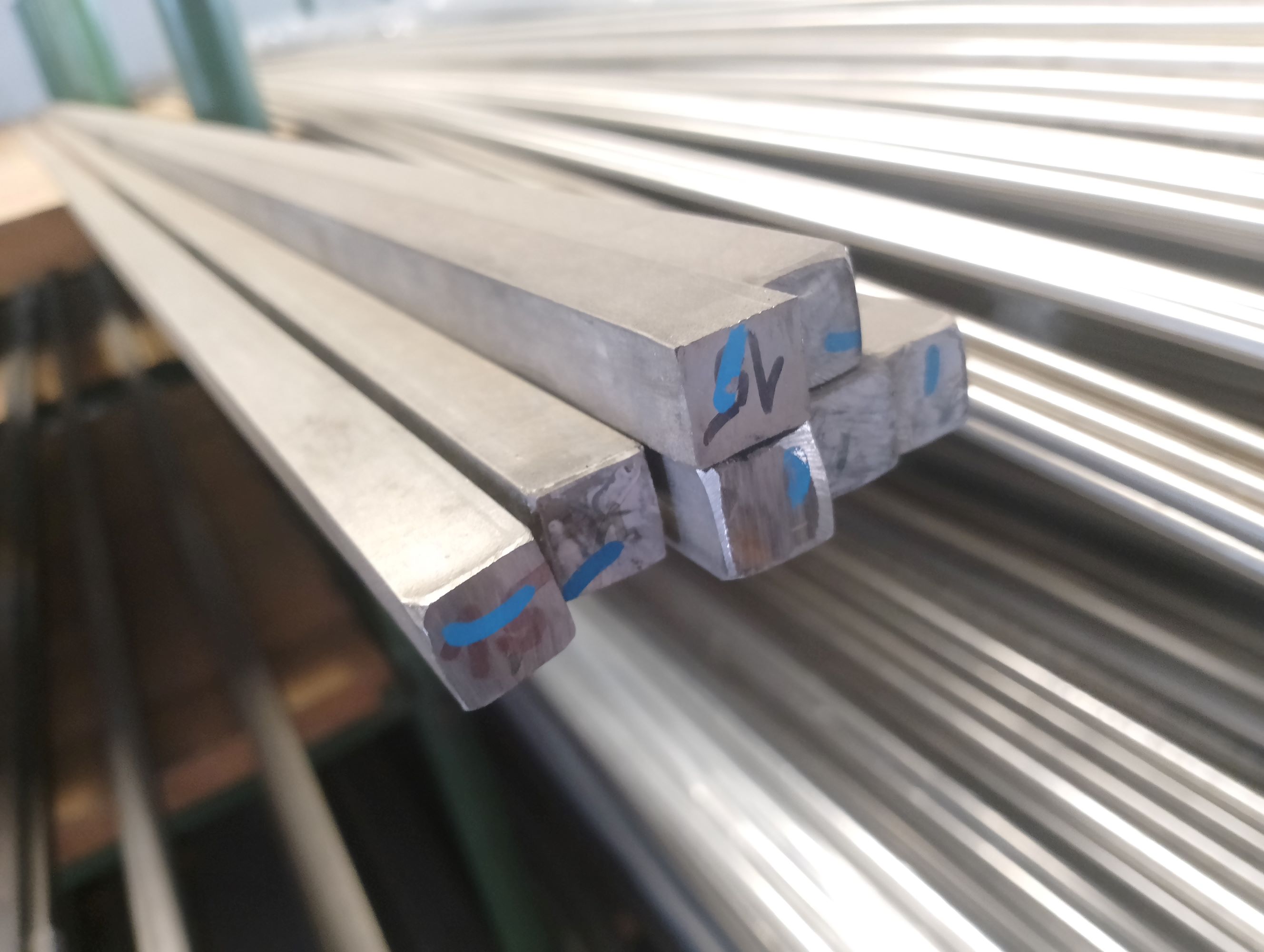 nerezová tyč šrtvorhranná 15x15 mm, ťahaná h11, akosť 1.4301