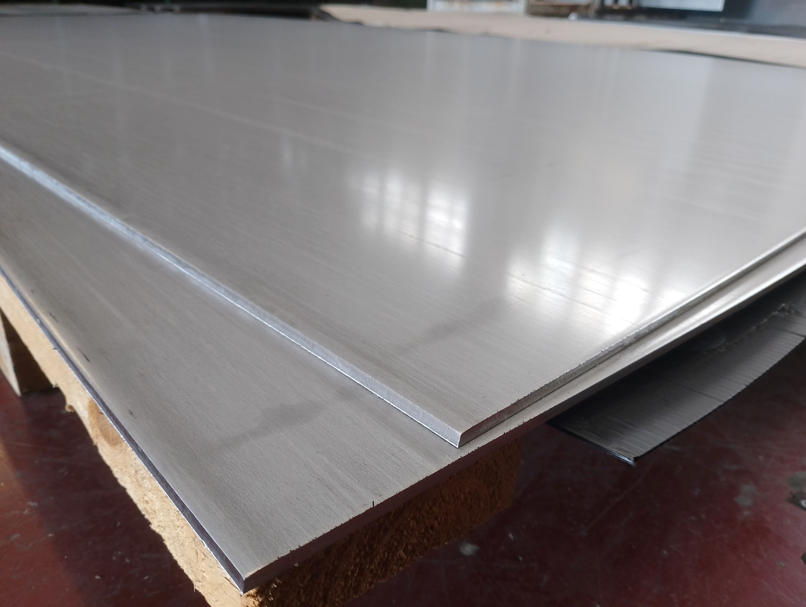 nerezový plech 8,0x1500x3000 mm, akosť 1.4301/304, C2