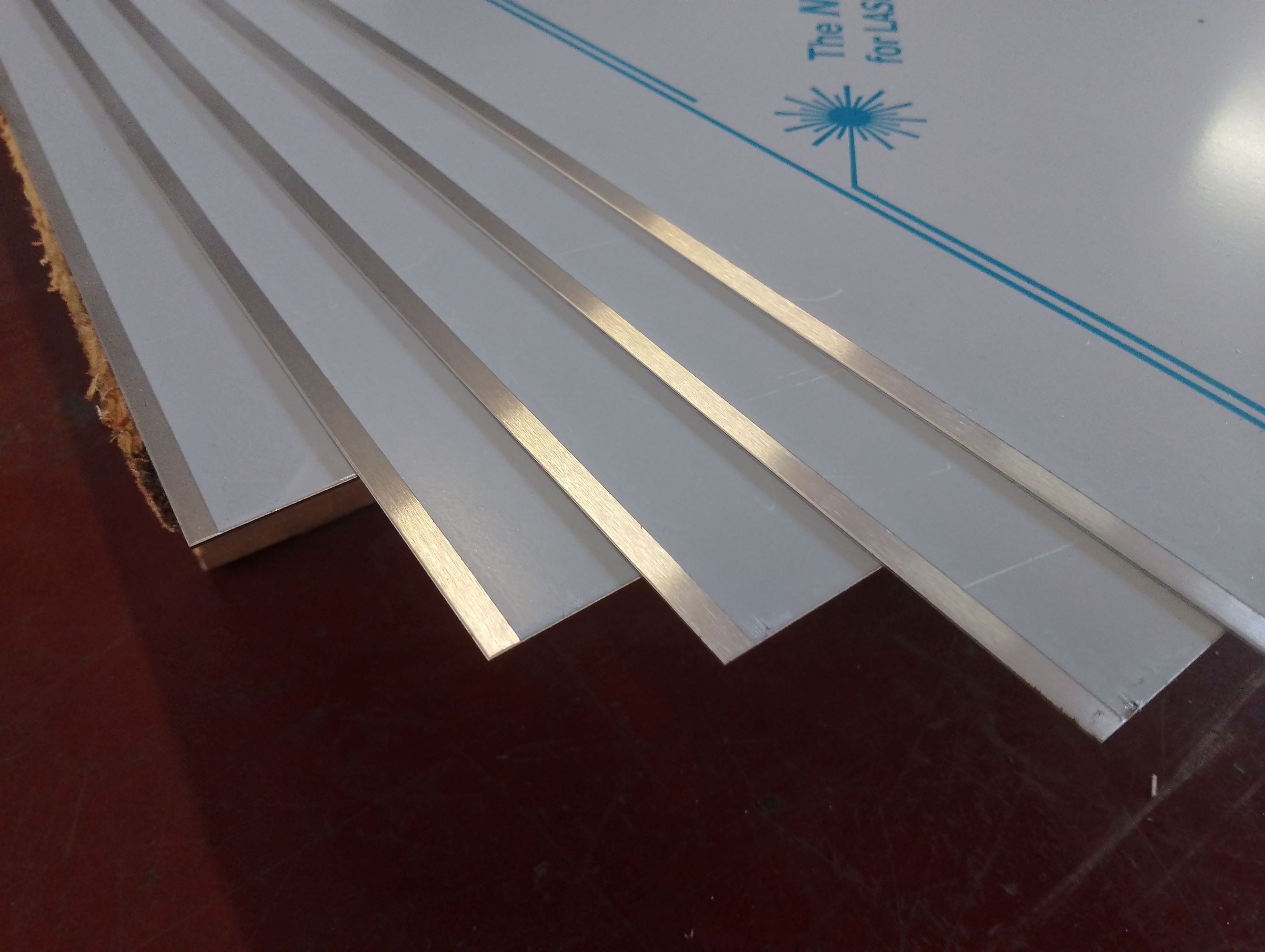 nerezový plech 1,0x1000x2000 mm, akosť 1.4301/304, 2G - brus. K320