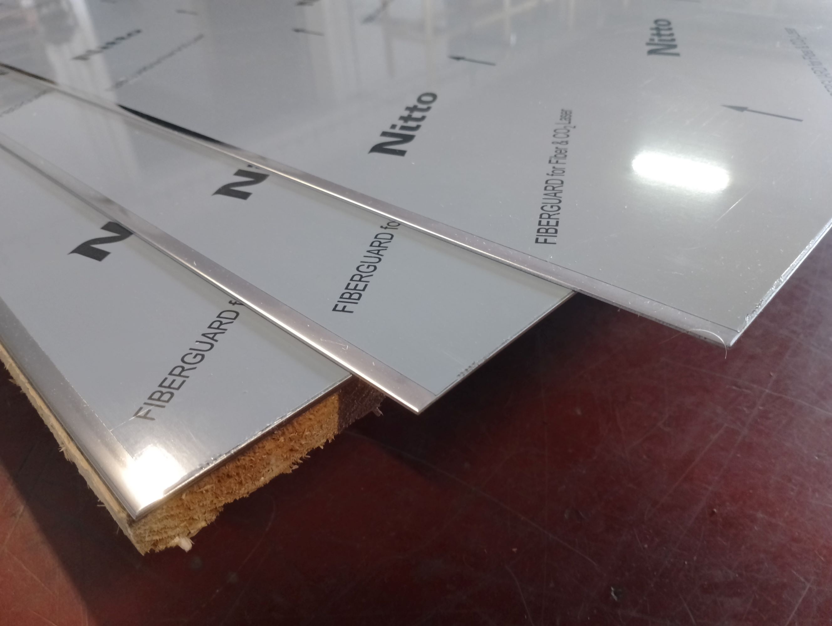 nerezový plech 2,0x1000x2000 mm, akosť 1.4301/304, 2G - brus. K320