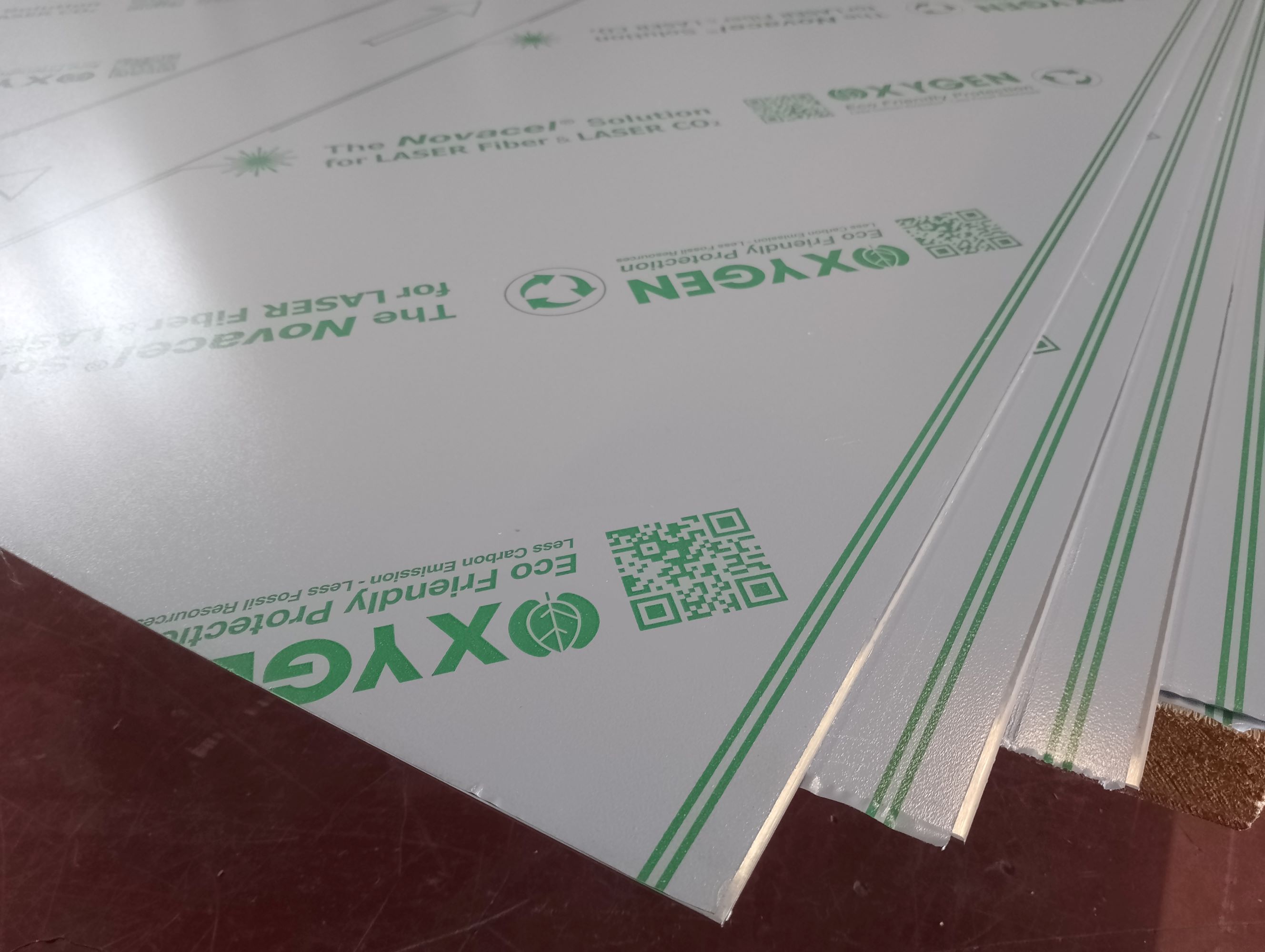 nerezový plech 1,0x1000x2000 mm, akosť 1.4301/304, 2R - leštený + PVC fólia