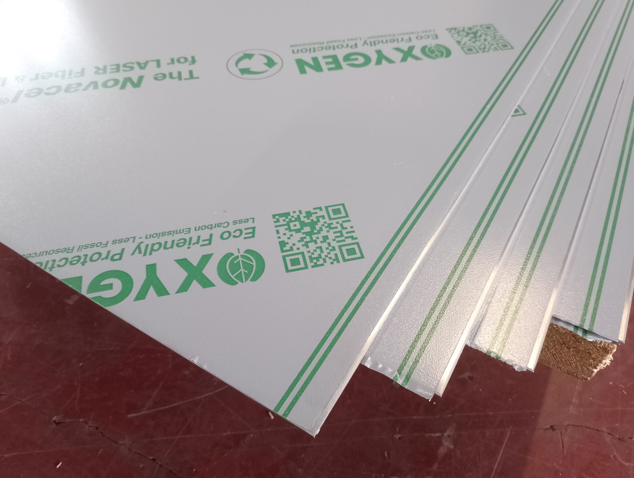 nerezový plech 2,0x1000x2000 mm, akosť 1.4301/304, 2R - leštený + PVC fólia