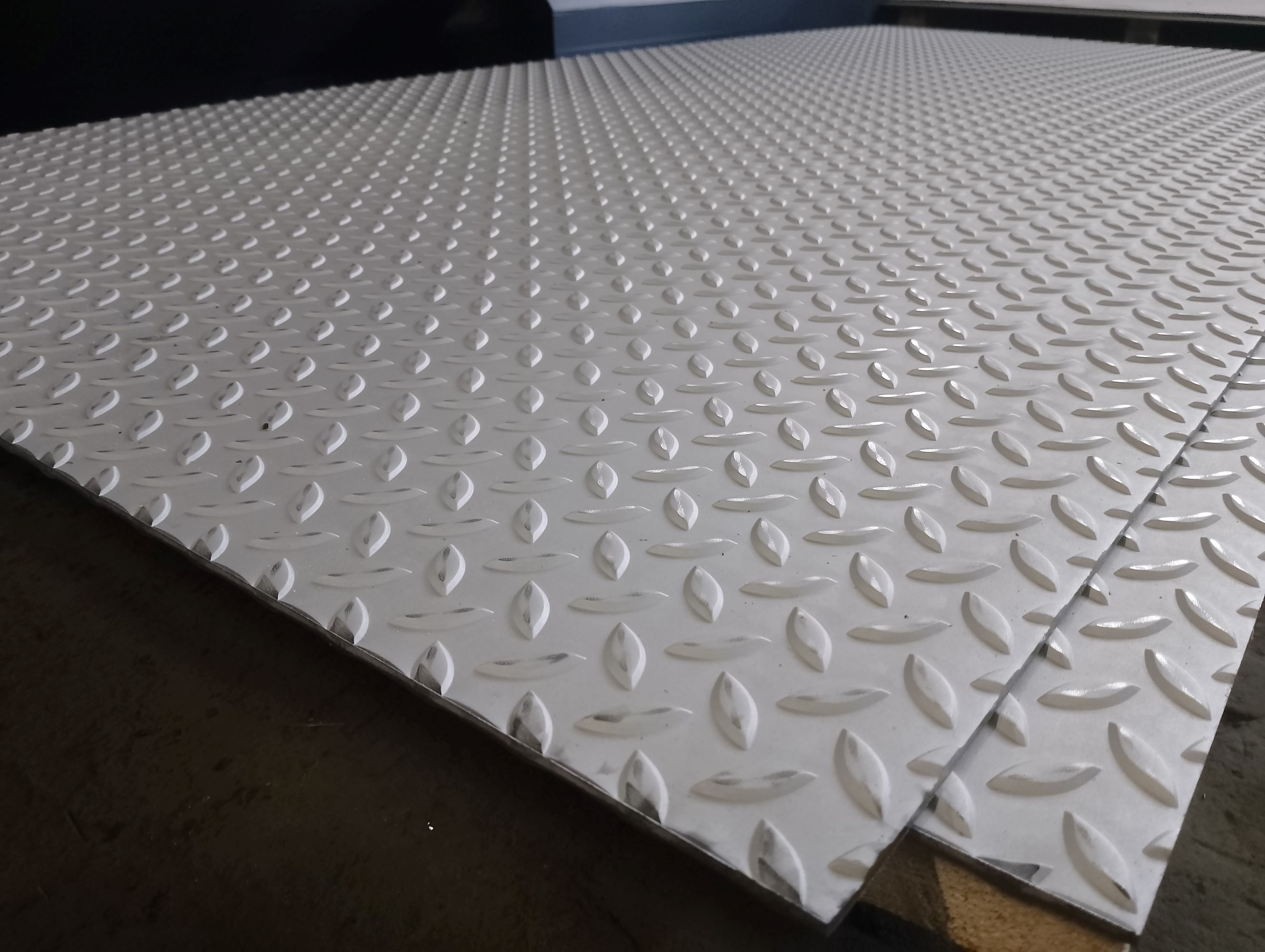 nerezový plech 5x1250x2500 mm, akosť 1.4301/304, protišmykový - slza